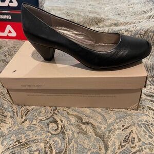 Comfortable black size 9M Easy Spirit pumps/heels.  New, never worn.